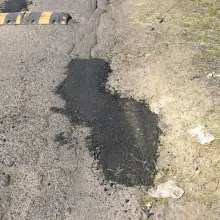 Zobacz zdjęcie: Łaty na drodze w Łaziskach
