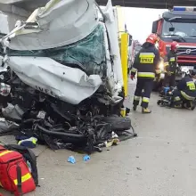 Zobacz zdjęcie: Wypadek na A4: Laweta najechała na tył ciężarówki.