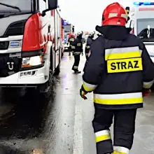 Zobacz zdjęcie: Wypadek na A4: Laweta najechała na tył ciężarówki.