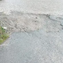 Zobacz zdjęcie: Dziura w drodze w Otoku (gmina Bolesławiec, powiat bolesławiecki)