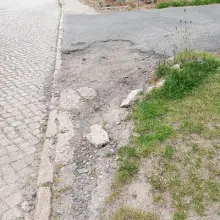 Zobacz zdjęcie: Dziura w drodze w Otoku (gmina Bolesławiec, powiat bolesławiecki)