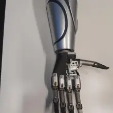 Zobacz zdjęcie: Bioniczna proteza ręki