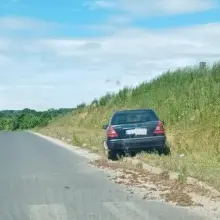 Zobacz zdjęcie: Uszkodzony Mercedes na trasie Raciborowice - Jurków