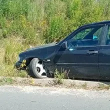 Zobacz zdjęcie: Uszkodzony Mercedes na trasie Raciborowice - Jurków