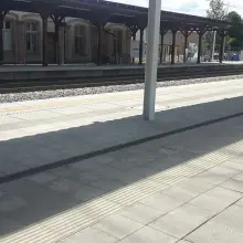 Zobacz zdjęcie: Peron nr 2 na dworcu PKP w Bolesławcu