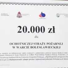 Zobacz zdjęcie: Strażacy na uroczystości wręczenia promes na zakup sprzętu w Legnicy