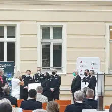 Zobacz zdjęcie: Strażacy na uroczystości wręczenia promes na zakup sprzętu w Legnicy