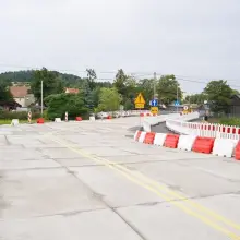 Zobacz zdjęcie: Tymczasowy most w Lwówku Śląskim (połączył ul. Rybną z zajezdnią PKS)