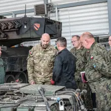 Zobacz zdjęcie: Wizyta wiceministra obrony narodowej Sebastiana Chwałka w 10 Brygadzie Kawalerii Pancernej w Świętoszowie (gmina Osiecznica)