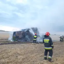 Zobacz zdjęcie: Pożar kombajnu i pola w Stary Łomie