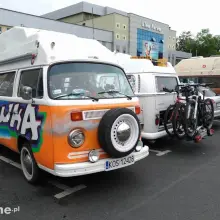 Zobacz zdjęcie: Klasyki na parkingu miasta cermiki