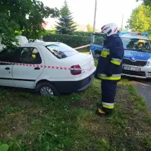 Zobacz zdjęcie: Kierowca Fiata zjechał z drogi i uderzył w drzewo