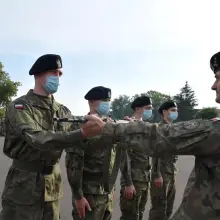 Переглянути фотографію: Понад 200 студентів-добровольців проходять підготовку у військовій частині в Болеславці