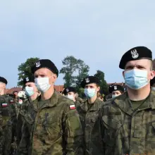 Переглянути фотографію: Понад 200 студентів-добровольців проходять підготовку у військовій частині в Болеславці