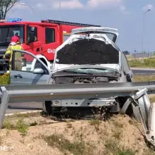 Zobacz zdjęcie: Ford uderzył w barierki przy rondzie im. Witosa