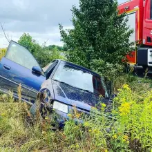 Zobacz zdjęcie: Audi wpadło do rowu koło Nowogrodźca