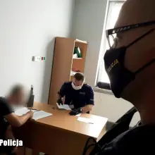 Zobacz zdjęcie: Policjanci i podejrzani