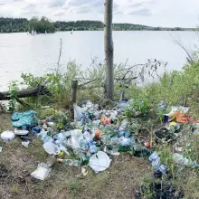 Zobacz zdjęcie: Masakryczny bałagan na brzegu Krępnicy (akwen w miejscowości Krępnica, gmina Bolesławiec)