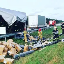 Zobacz zdjęcie: Akcja straży pożarnej na A4 w okolicach Wykrot (gmina Nowogrodziec, powiat bolesławiecki)