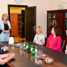 Zobacz zdjęcie: Wręczenie aktów powierzenia stanowiska dyrektora szkoły, a także aktów nadania stopnia nauczyciela mianowanego