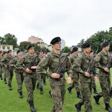 Zobacz zdjęcie: Przysięga wojskowa niemal 200 elewów na stadionie w Bolesławcu