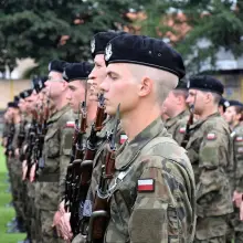 Zobacz zdjęcie: Przysięga wojskowa niemal 200 elewów na stadionie w Bolesławcu
