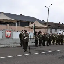 Zobacz zdjęcie: Uroczystość objęcia obowiązków dowódcy 23 Śląskiego Pułku Artylerii w Bolesławcu przez płka Marka Wasielewskiego