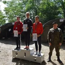 Zobacz zdjęcie: Żołnierze na zawodach przełajowych