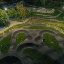 Zobacz zdjęcie: Oświetlony obiekt Wiadukt Plaza w Bolesławcu