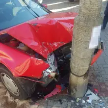 Zobacz zdjęcie: Auto rozbite po pościgu i podejrzany