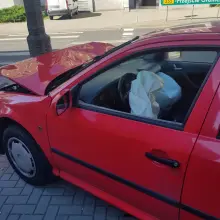 Zobacz zdjęcie: Auto rozbite po pościgu i podejrzany
