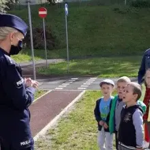Zobacz zdjęcie: Zajęcia dla przedszkolaków w miasteczku ruchu drogowego w Bolesławcu