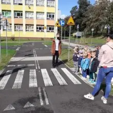 Zobacz zdjęcie: Zajęcia dla przedszkolaków w miasteczku ruchu drogowego w Bolesławcu