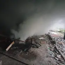 Zobacz zdjęcie: Akcja straży pożarnej przy ul. Świerkowej w Trzebieniu (gmina Bolesławiec, powiat bolesławiecki)