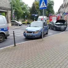 Zobacz zdjęcie: Zderzenie opla i daewoo przy ulicy Kubika w Bolesławcu