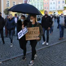 Zobacz zdjęcie: Drugi dzień protestu przeciw aborcji w Bolesławcu