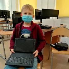 Zobacz zdjęcie: 25 tabletów wraz z usługą dostępu do Internetu dla uczniów i uczennic „Trójki”