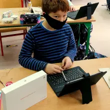 Zobacz zdjęcie: 25 tabletów wraz z usługą dostępu do Internetu dla uczniów i uczennic „Trójki”