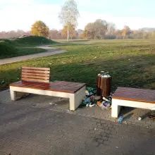 Zobacz zdjęcie: Śmieci na Wiadukt Plaza