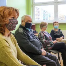 Zobacz zdjęcie: Słuchacze Uniwersytetu Trzeciego Wieku podarowali obrazy szpitalowi powiatowemu
