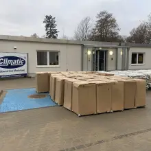Zobacz zdjęcie: Sprzęt medyczny przy szpitalu modułowym w Bolesławcu