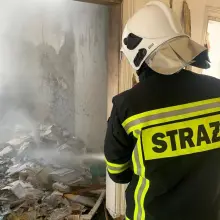 Переглянути фотографію: Рятувальна операція пожежної служби на території колишнього клінкерного заводу в Nowogrodziec (гміна Nowogrodziec, повіт Bolesławiec)
