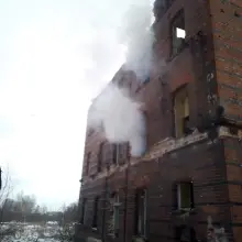 Переглянути фотографію: Рятувальна операція пожежної служби на території колишнього клінкерного заводу в Nowogrodziec (гміна Nowogrodziec, повіт Bolesławiec)