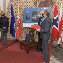 Zobacz zdjęcie: Uroczystość wręczenia Dolnośląskiego Klucza Sukcesu Annie Bober-Tubaj, dyrektorce Muzeum Ceramiki w Bolesławcu