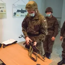 Zobacz zdjęcie: Elewi z 23 Pułku Artylerii trenowali strzelanie na symulatorze Śnieżnik