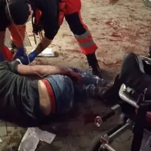 Zobacz zdjęcie: Męzczyzna okaleczył się przed Dino