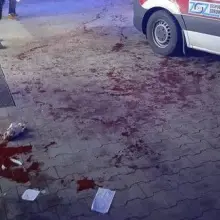 Zobacz zdjęcie: Męzczyzna okaleczył się przed Dino