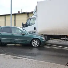 Zobacz zdjęcie: Kolizja dwóch aut koło wiaduktu w Bolesławcu