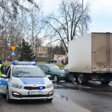 Zobacz zdjęcie: Kolizja dwóch aut koło wiaduktu w Bolesławcu