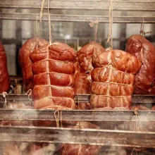 Zobacz zdjęcie: Wędliny od lokalnych dostawców w Carrefour przy ul. Śluzowej